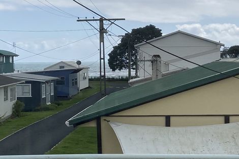 Photo of property in 48 Fourth Avenue, Urenui, 4377