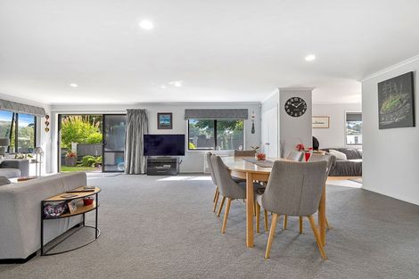 Photo of property in 6 Stonebridge Park Drive, Holdens Bay, Rotorua, 3010