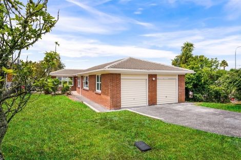 Photo of property in 53 Manhattan Heights, Glendene, Auckland, 0602