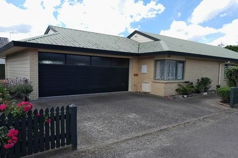 Photo of property in 9 Edgecombe Court, Roslyn, Palmerston North, 4414