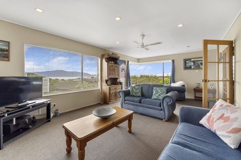 Photo of property in 15 Pine Ridge Terrace, Waikanae Beach, Waikanae, 5036