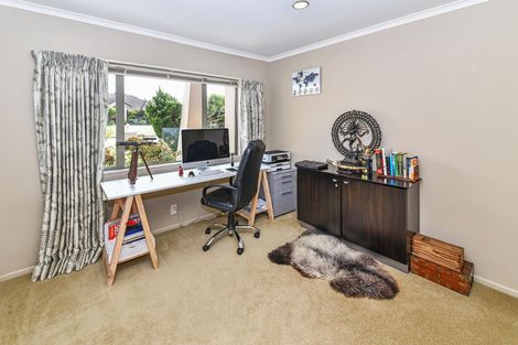 Photo of property in 12 Crannog Fen, Wattle Downs, Auckland, 2103