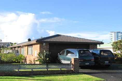 Photo of property in 16 Doment Crescent, Orewa, 0931