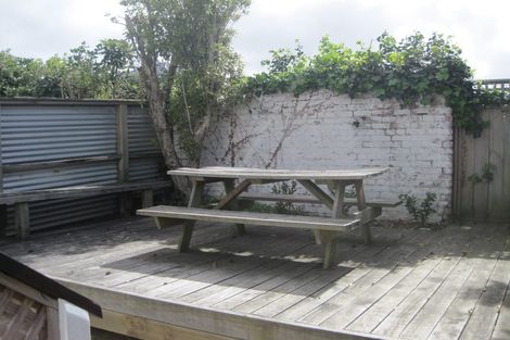 Photo of property in 48-50 Porritt Avenue, Mount Victoria, Wellington, 6011