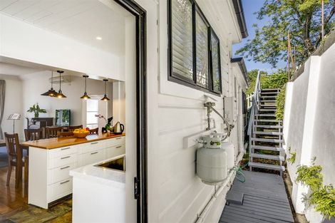 Photo of property in 6 Cameron Road, Bluff Hill, Napier, 4110