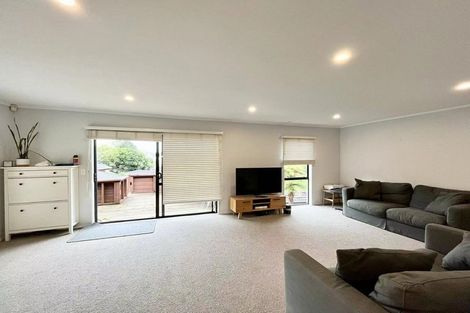 Photo of property in 2/36 Greenvalley Rise, Glenfield, Auckland, 0629