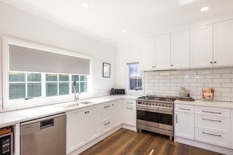 Photo of property in 6 Nicolas Lane, West End, Palmerston North, 4410