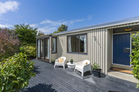 Photo of property in 122 Larnach Road, Vauxhall, Dunedin, 9013