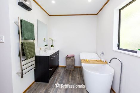 Photo of property in 8 King Charles Drive, Kingsley Heights, Upper Hutt, 5018