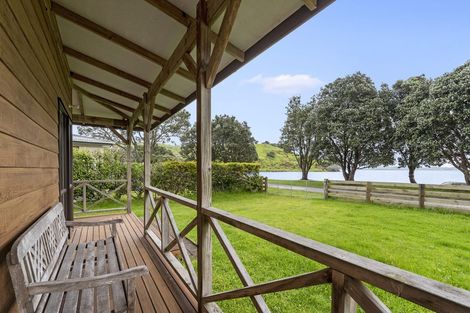 Photo of property in 80 Clinton Road, Tawharanui Peninsula, Matakana, 0986