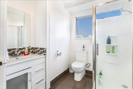 Photo of property in 14 Kemp Road, Massey, Auckland, 0614