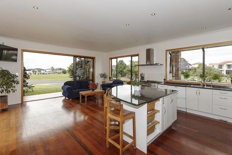Photo of property in 21 Waimanu Drive, Te Atatu Peninsula, Auckland, 0610