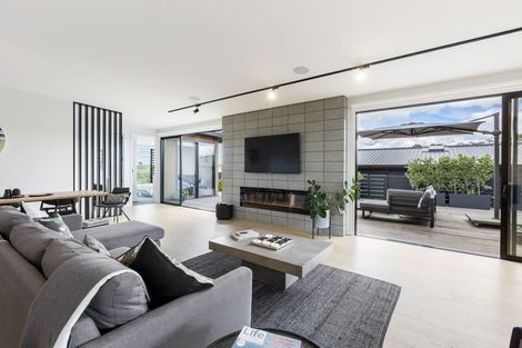 Photo of property in 10 Laly Haddon Place, Matakana, 0985