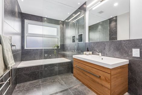 Photo of property in 3 Ramarama Lane, Crofton Downs, Wellington, 6035