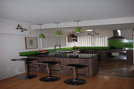 Photo of property in 1/10 Anne Road, Hillcrest, Auckland, 0627