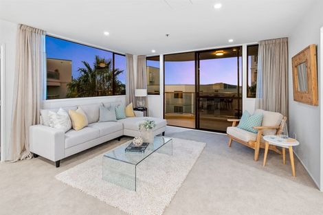 Photo of property in 4b/171 Hurstmere Road, Takapuna, Auckland, 0622