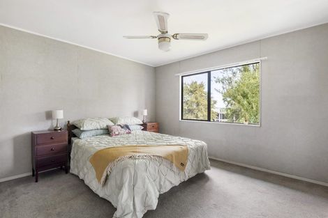 Photo of property in 2/18 Altair Place, Windsor Park, Auckland, 0632