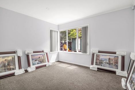 Photo of property in 92 Riverton Drive, Randwick Park, Auckland, 2105
