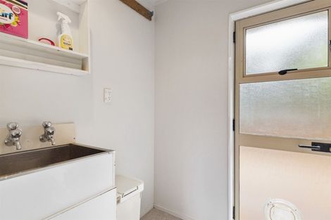 Photo of property in 2/18 Strabo Place, Windsor Park, Auckland, 0632