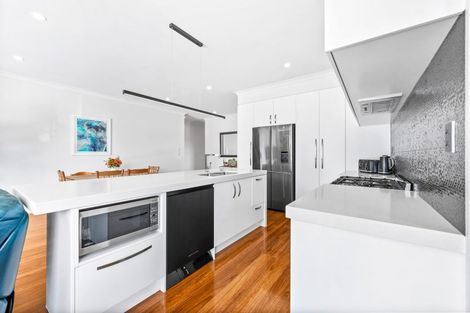 Photo of property in 1 Aporo Drive, Kumeu, 0810