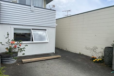 Photo of property in 1/1 Deuxberry Avenue, Northcote, Auckland, 0627