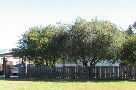 Photo of property in 16 Edgware Road, West Harbour, Auckland, 0618