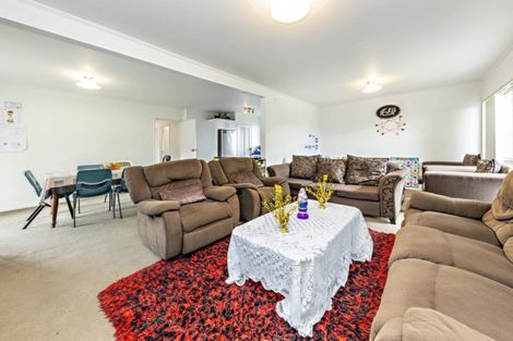 Photo of property in 14 Frobisher Way, Clendon Park, Auckland, 2103