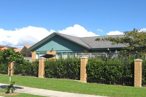 Photo of property in Waimanu Bay Village, 1/1 Piriti Drive, Te Atatu Peninsula, Auckland, 0610