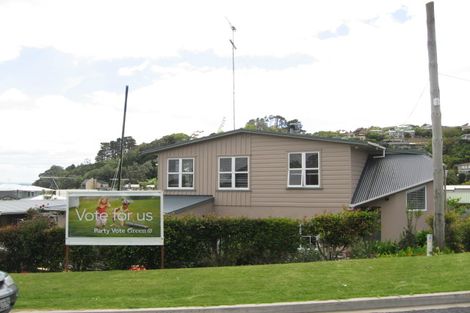 Photo of property in 9 Hardley Avenue, Tindalls Beach, Whangaparaoa, 0930