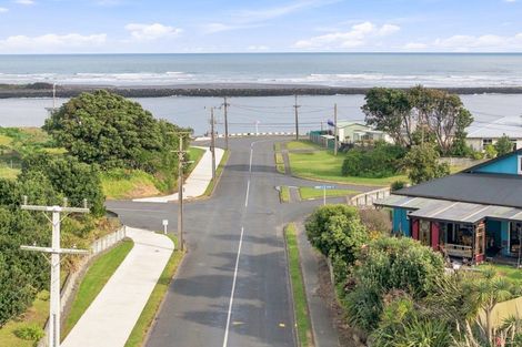 Photo of property in 18 Bryce Street, Castlecliff, Whanganui, 4501
