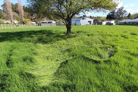 Photo of property in 20 Paraekaretu Street, Hunterville, 4730