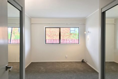 Photo of property in 1/18 Wernham Place, Northcote, Auckland, 0626