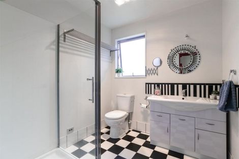 Photo of property in 1 Alpha Close, Wanaka, 9305