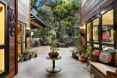 Photo of property in 32 Turanga Road, Henderson Valley, Auckland, 0612