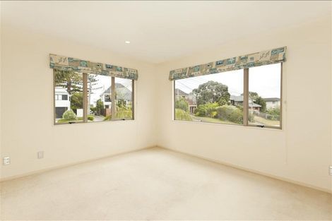Photo of property in 8 Scarboro Terrace, Murrays Bay, Auckland, 0630