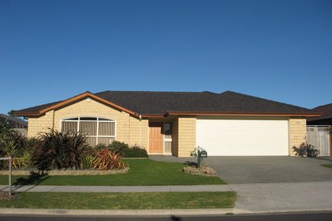 Photo of property in 10 Greta Banks Place, Wattle Downs, Auckland, 2103