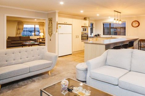 Photo of property in 7 Cyprus Place, Fitzherbert, Palmerston North, 4410