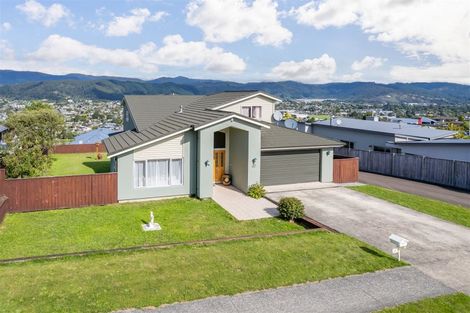 Photo of property in 13 Riverstone Drive, Riverstone Terraces, Upper Hutt, 5018