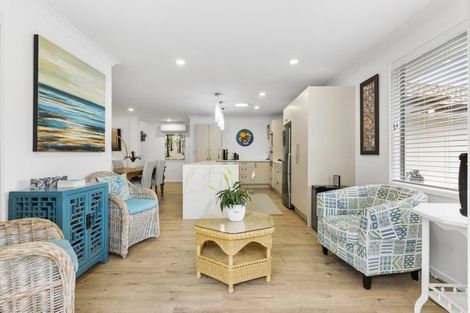 Photo of property in 15 Waldorf Crescent, Orewa, 0931