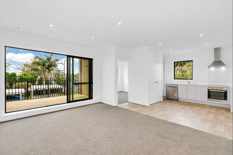 Photo of property in 2/500 Te Atatu Road, Te Atatu Peninsula, Auckland, 0610