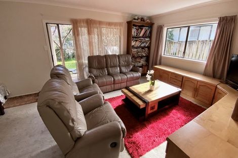 Photo of property in 15 Kingsclere Place, Goodwood Heights, Auckland, 2105