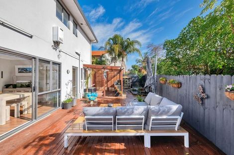 Photo of property in 11 South Kensington Way, Henderson, Auckland, 0612