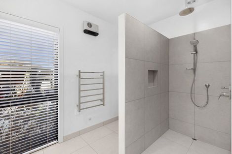 Photo of property in 15 Kingfisher Crescent, Albert Town, Wanaka, 9305