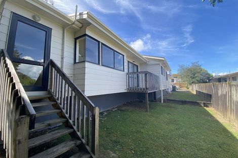 Photo of property in 2/30 Cockayne Crescent, Sunnynook, Auckland, 0620