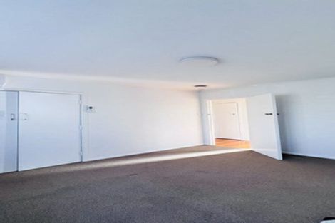 Photo of property in 50 Buscomb Avenue, Henderson, Auckland, 0610