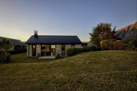 Photo of property in 10 Arran Lane, Jacks Point, Queenstown, 9371