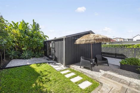 Photo of property in 17 Karamu Street, Te Atatu Peninsula, Auckland, 0610