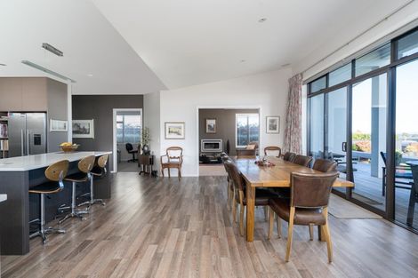 Photo of property in 27 Pukenamu Road, Rainbow Point, Taupo, 3330