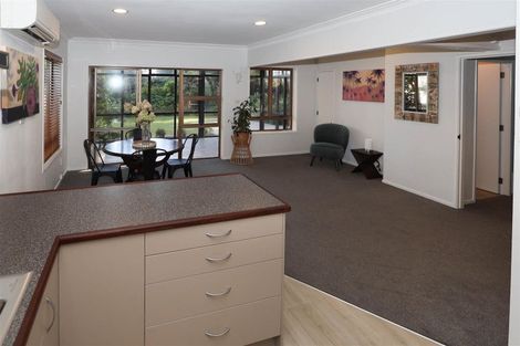 Photo of property in 2 Vista Place, Kawaha Point, Rotorua, 3010