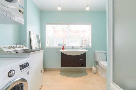 Photo of property in 6 Ravenwood Drive, Forrest Hill, Auckland, 0620